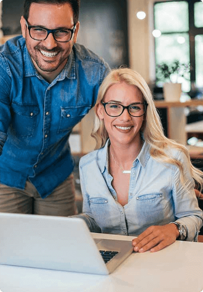 Tim engineer merancang arsitektur sistem enterprise